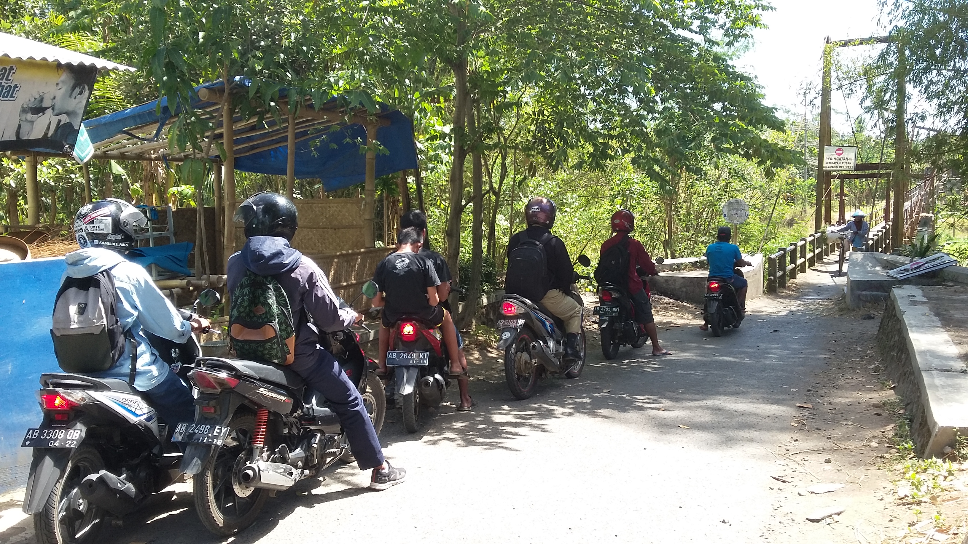 Sebagian Warga Yogya Bertaruh Nyawa Demi Pendidikan