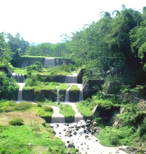 Menikmati Pesona Jembatan Mangunsuko