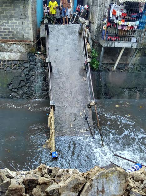 Jembatan Penghubung di Manggarai Selatan Ambrol