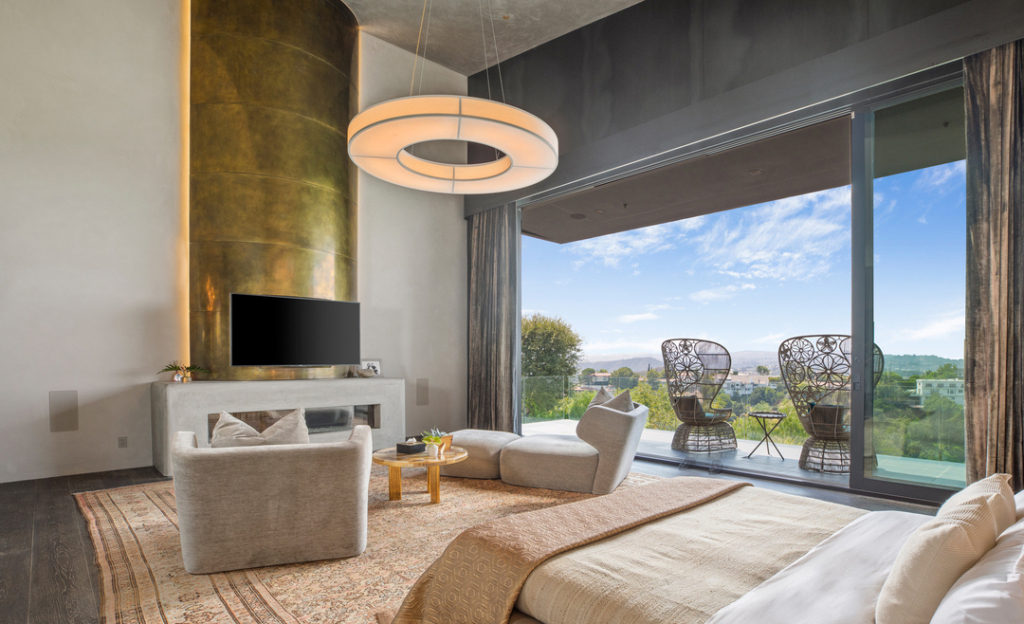 Intip Rumah John Legend dan Chrissy Teigen yang Dijual Rp353 Miliar