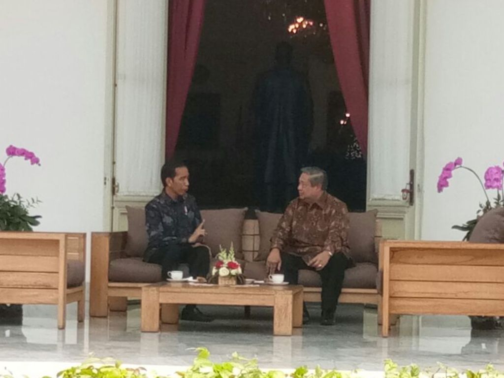 Keakraban Jokowi dan SBY di Beranda Istana