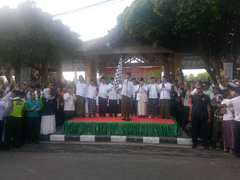 Satu Juta Santri Mengikuti Jalan Sehat