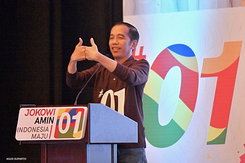 Jokowi Perkenalkan Salam Jempol