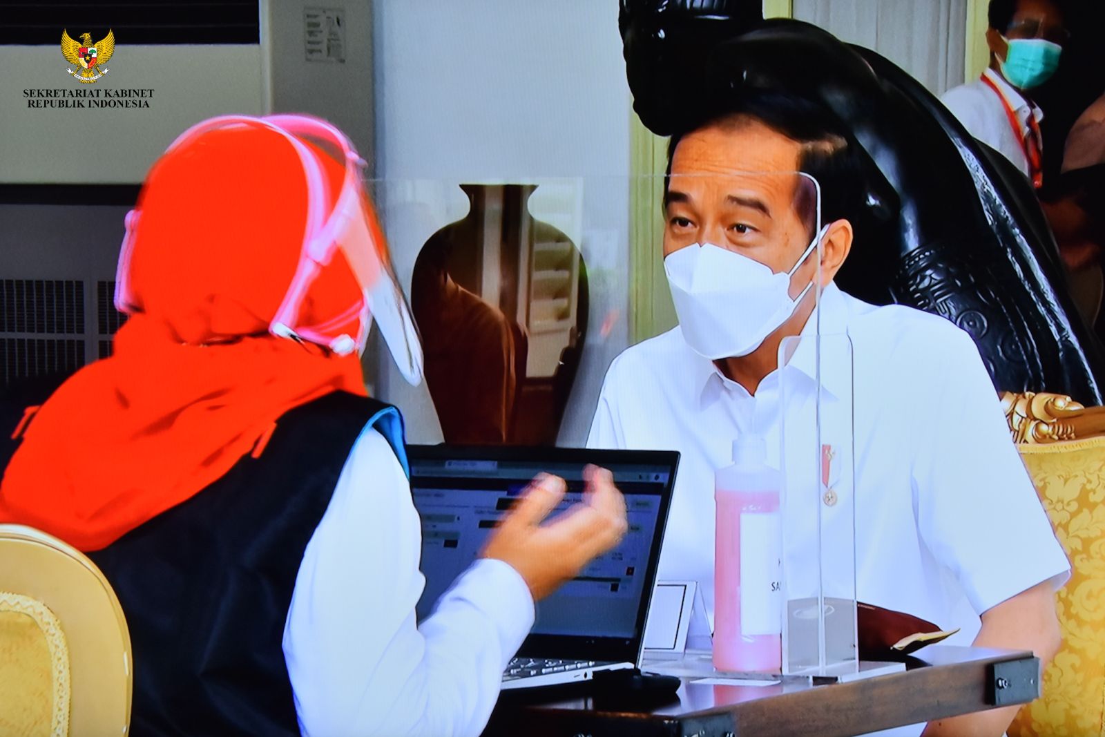 Penampakan Vaksin yang Disuntikkan ke Tubuh Jokowi