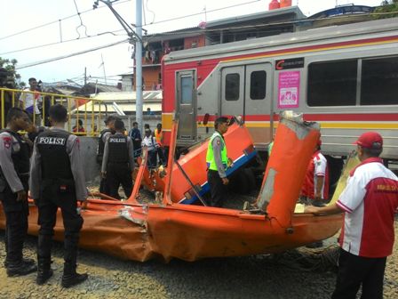 Korban Kritis KRL Vs Metromini Dilarikan ke Tiga Rumah Sakit Terdekat