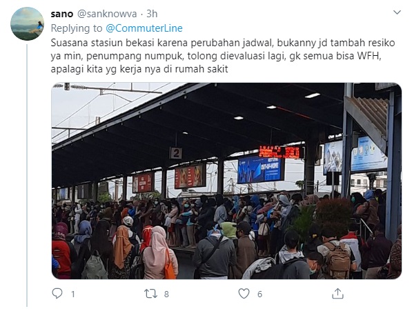 Ironi <i>Social Distancing</i> di Gerbong KRL