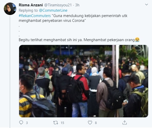 Ironi <i>Social Distancing</i> di Gerbong KRL
