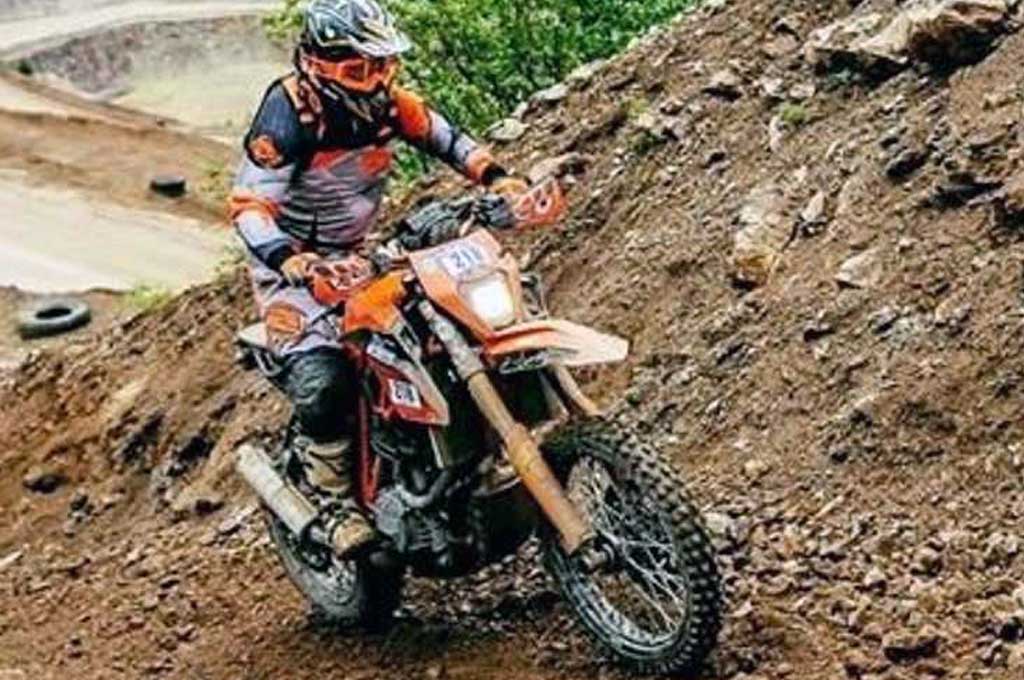 KTM Super Duke Berubah jadi Motor Garuk Tanah
