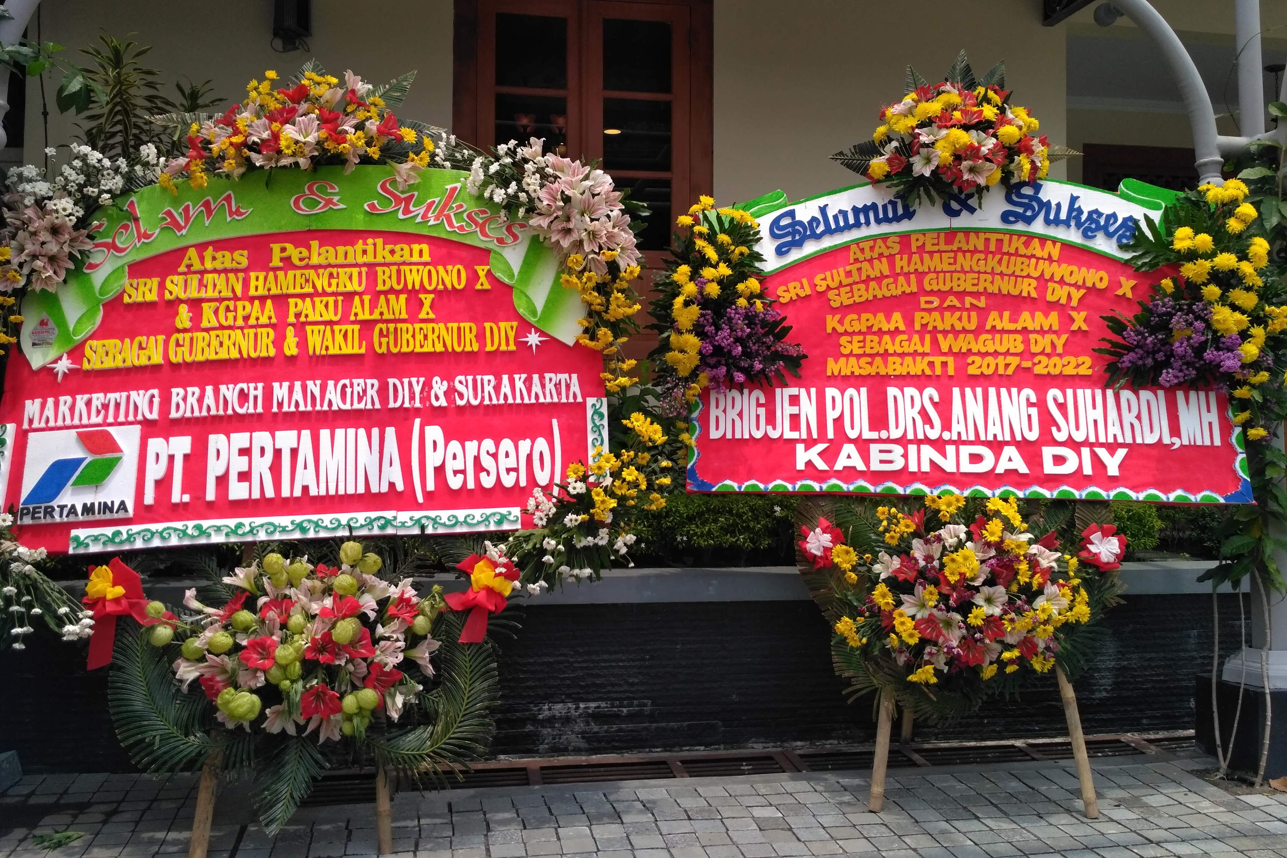 Kantor Gubernur DIY Diserbu Karangan Bunga