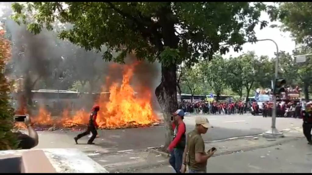 Nasib Nahas Karangan Bunga untuk Ahok di Hari Buruh