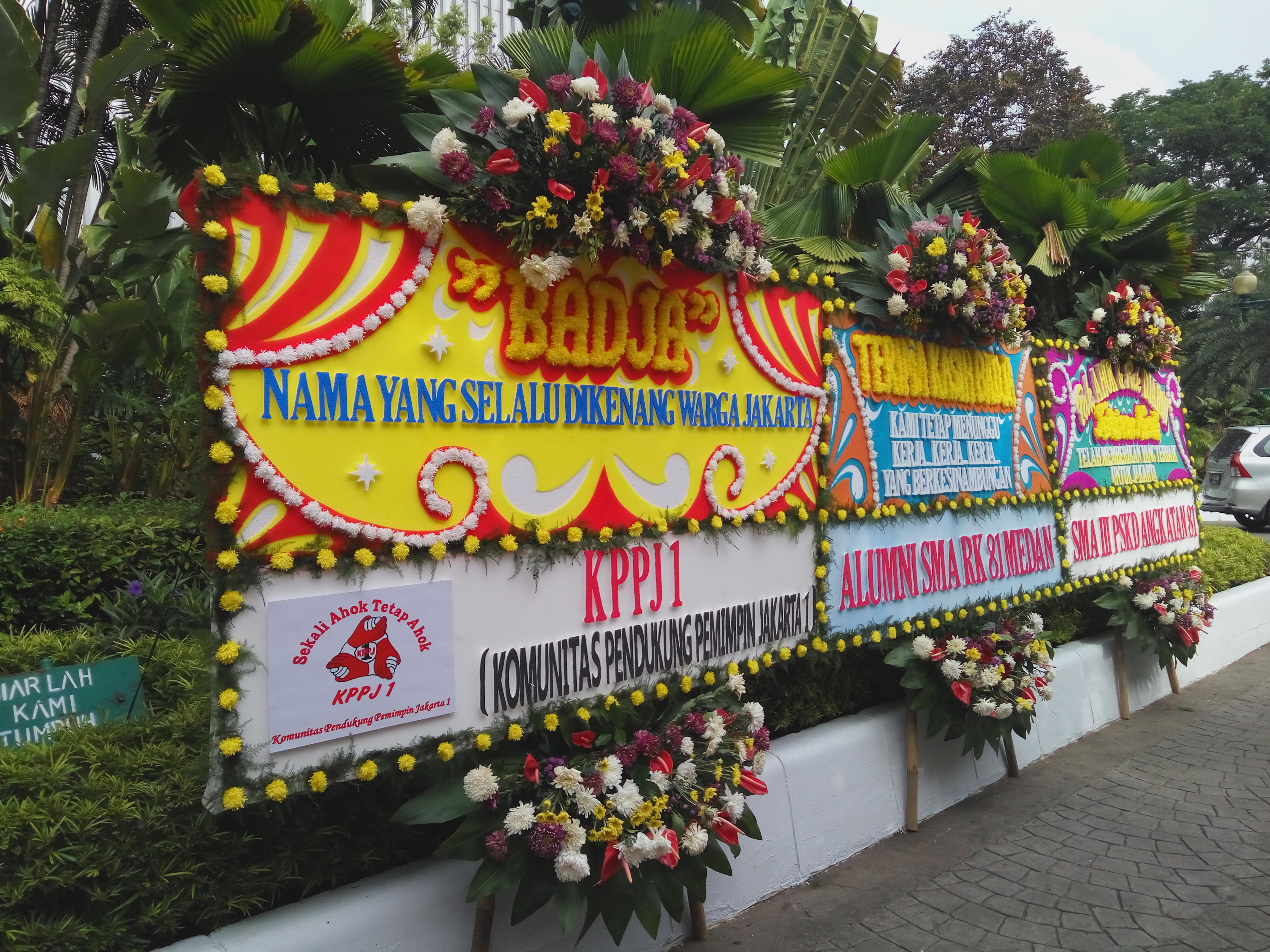 Karangan Bunga untuk Djarot Mulai Menghiasi Balai Kota