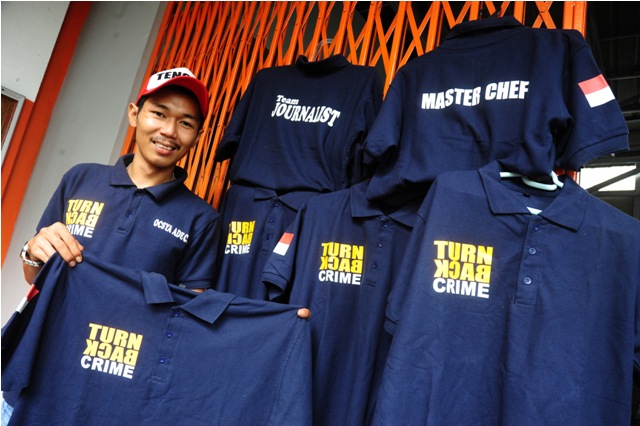 Gunakan Kaus Turn Back Crime, Sipil Merasa Gagah