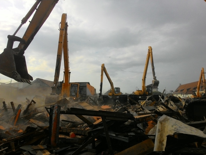 Ditolak Warga, Penggusuran Luar Batang Terus Berlangsung