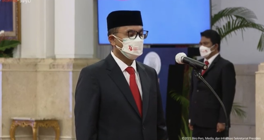 Jokowi Lantik Ivan Yustiavandana Sebagai Kepala PPATK