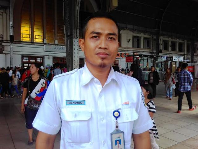 Puluhan Ribu Warga Pilih Menumpangi Kereta Api
