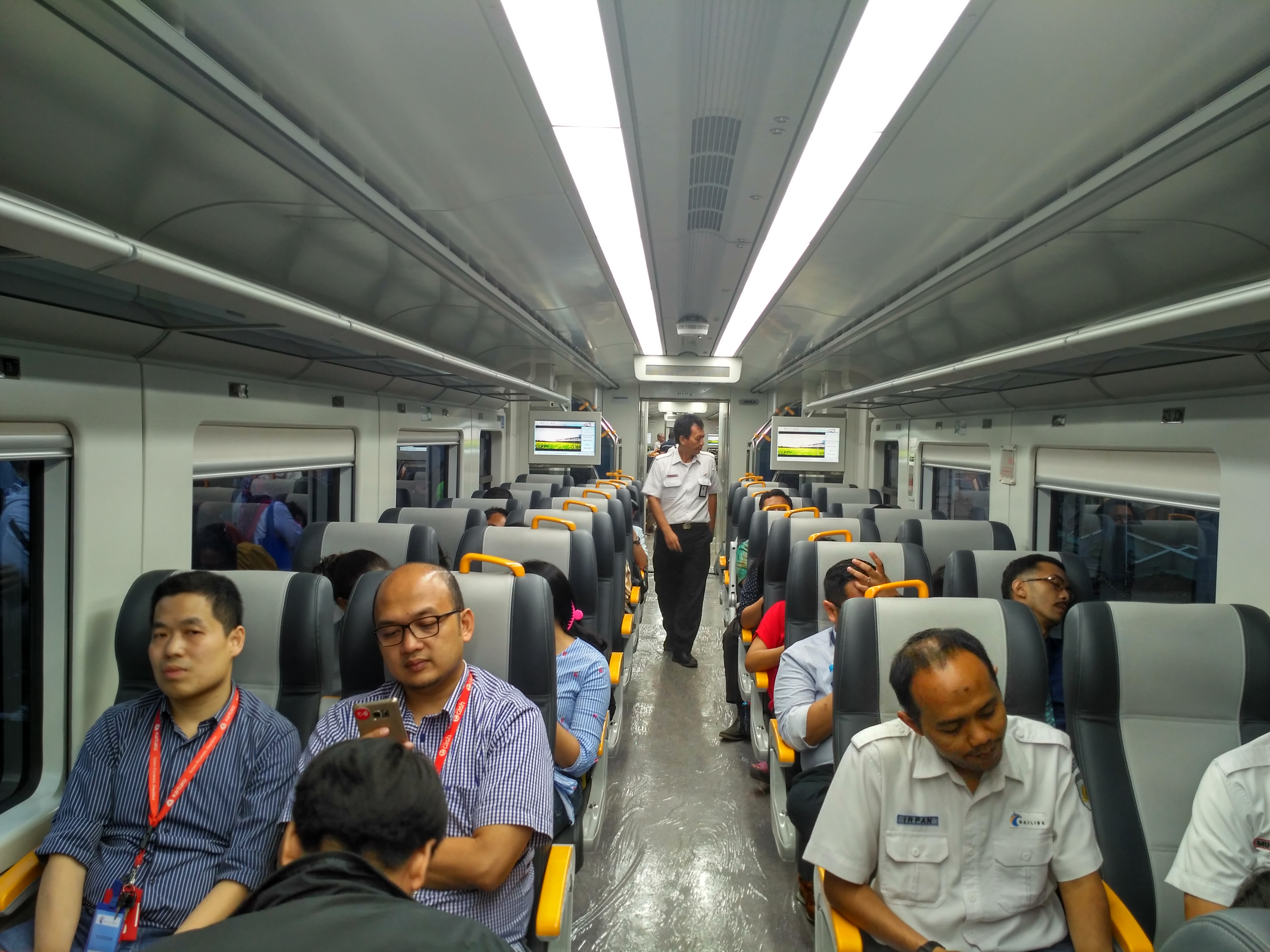 Menjajal Kemewahan Kereta Bandara Soetta