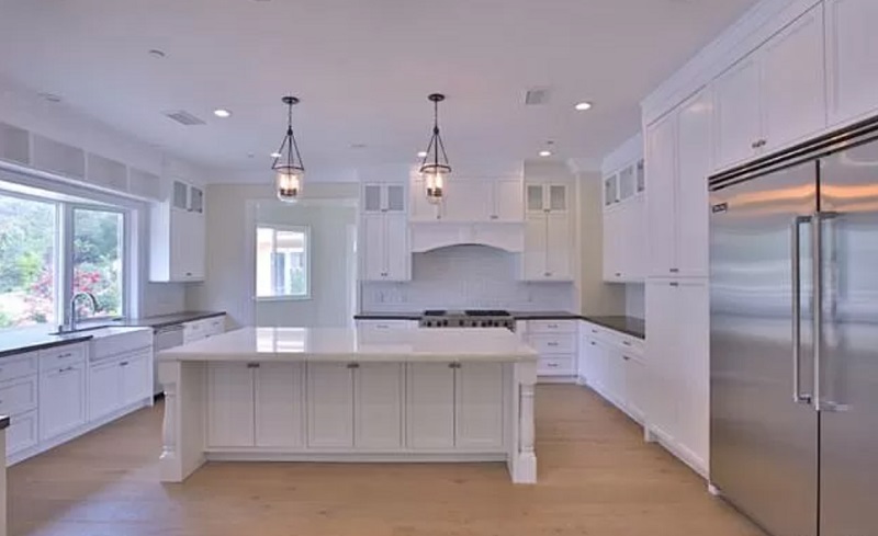 Beli Rumah Tetangga, Komedian Kevin Hart Rogoh Rp101 Miliar