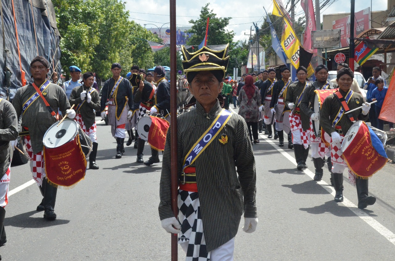 Kirab Kereta Kraton Yogyakarta Hibur Pengguna Bandara Adisutjipto