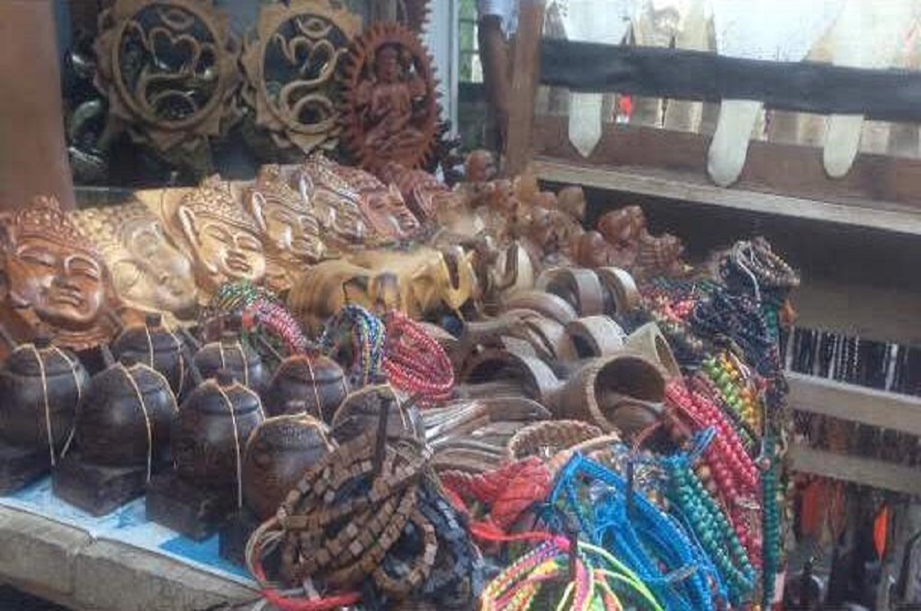 Obama Pembeli Pertama di Toko Suvenir Milik Tingting