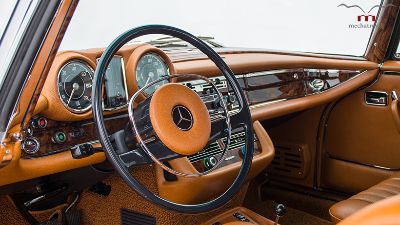 Mercedes-Benz W111 1977 Klasik, 'Disuntik' Mesin SLK55 AMG