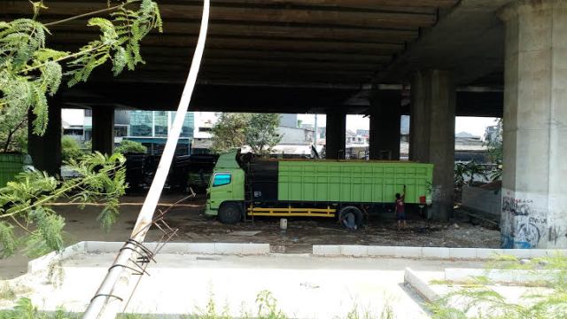 Mengintip Kolong Tol yang bakal Disulap Jadi Parkiran Kalijodo