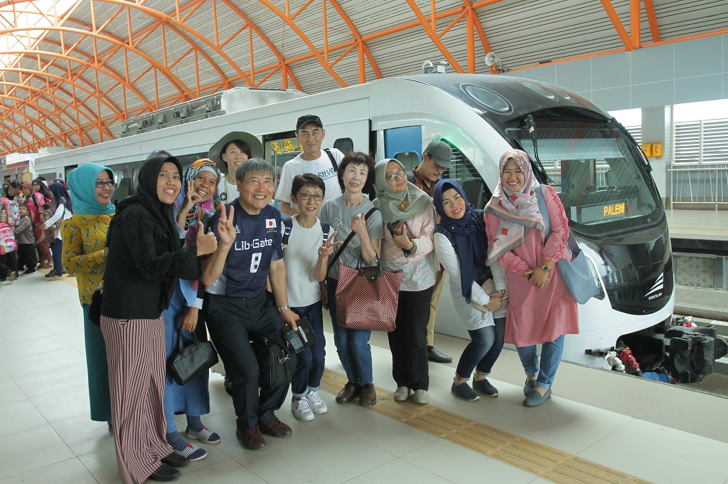 LRT Palembang Diburu Kontingen Jepang untuk Berswafoto