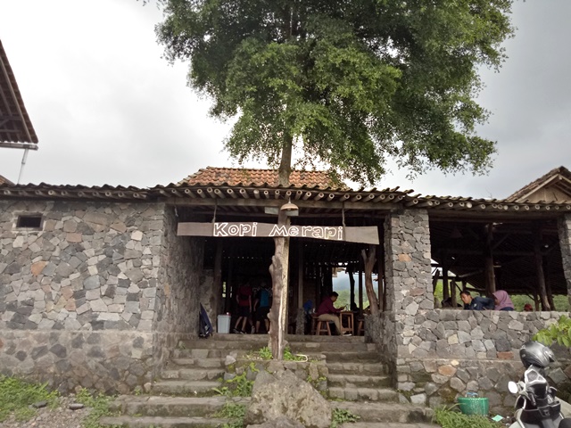 Seruput Hangatnya Kopi Merapi di Cangkringan