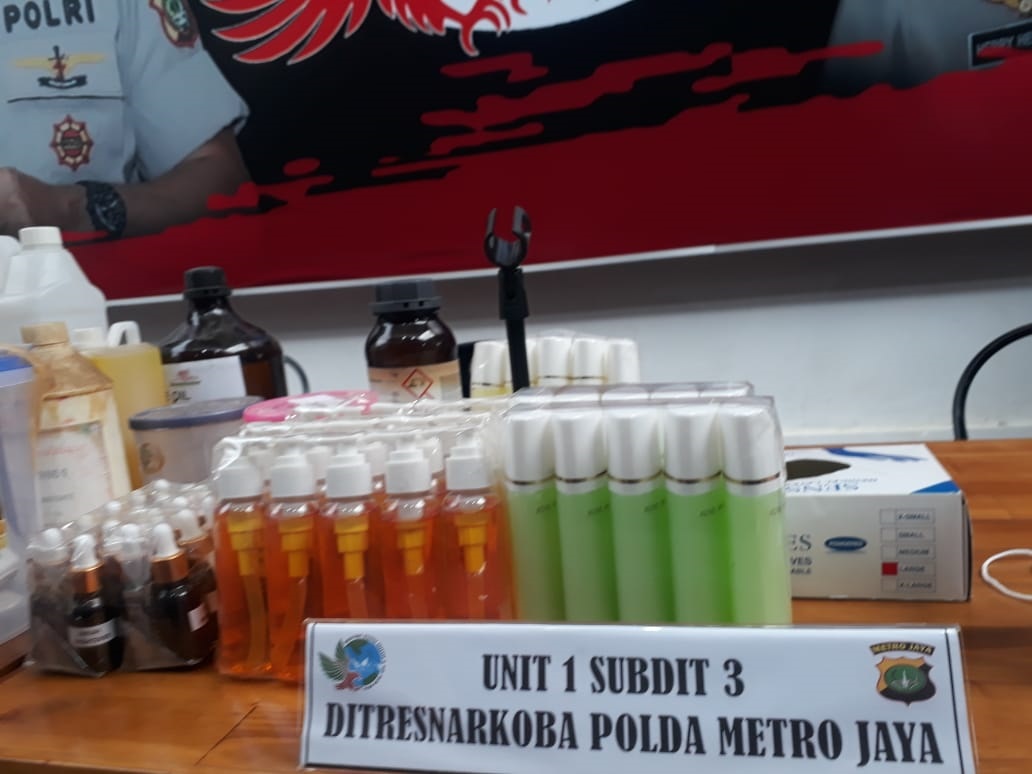 Pabrik Kosmetik Ilegal di Depok Digerebek Polisi