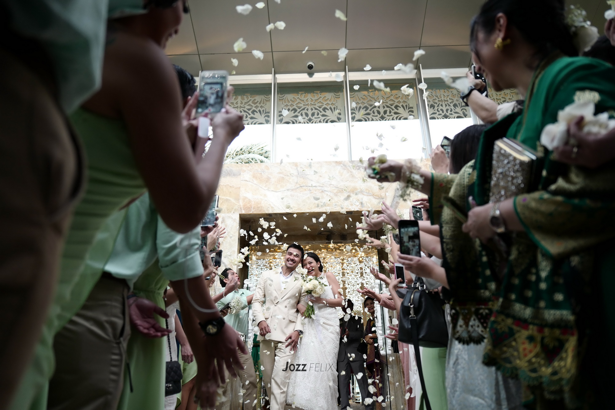 Foto-Foto Eksklusif Pernikahan Chicco Jerikho dan Putri Marino