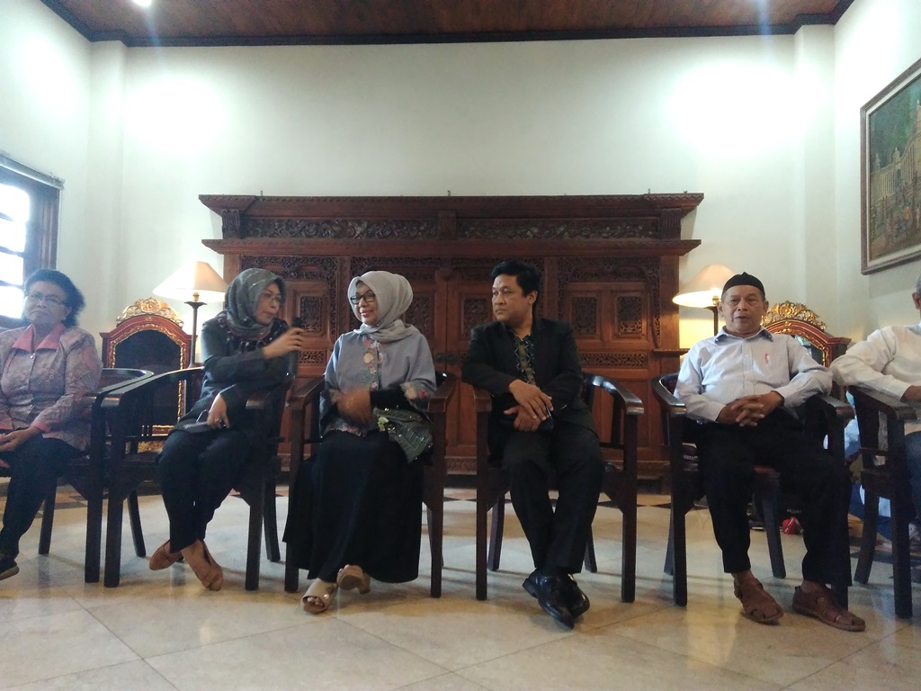 Ini Lima Pembawa Acara Pernikahan Kahiyang-Bobby