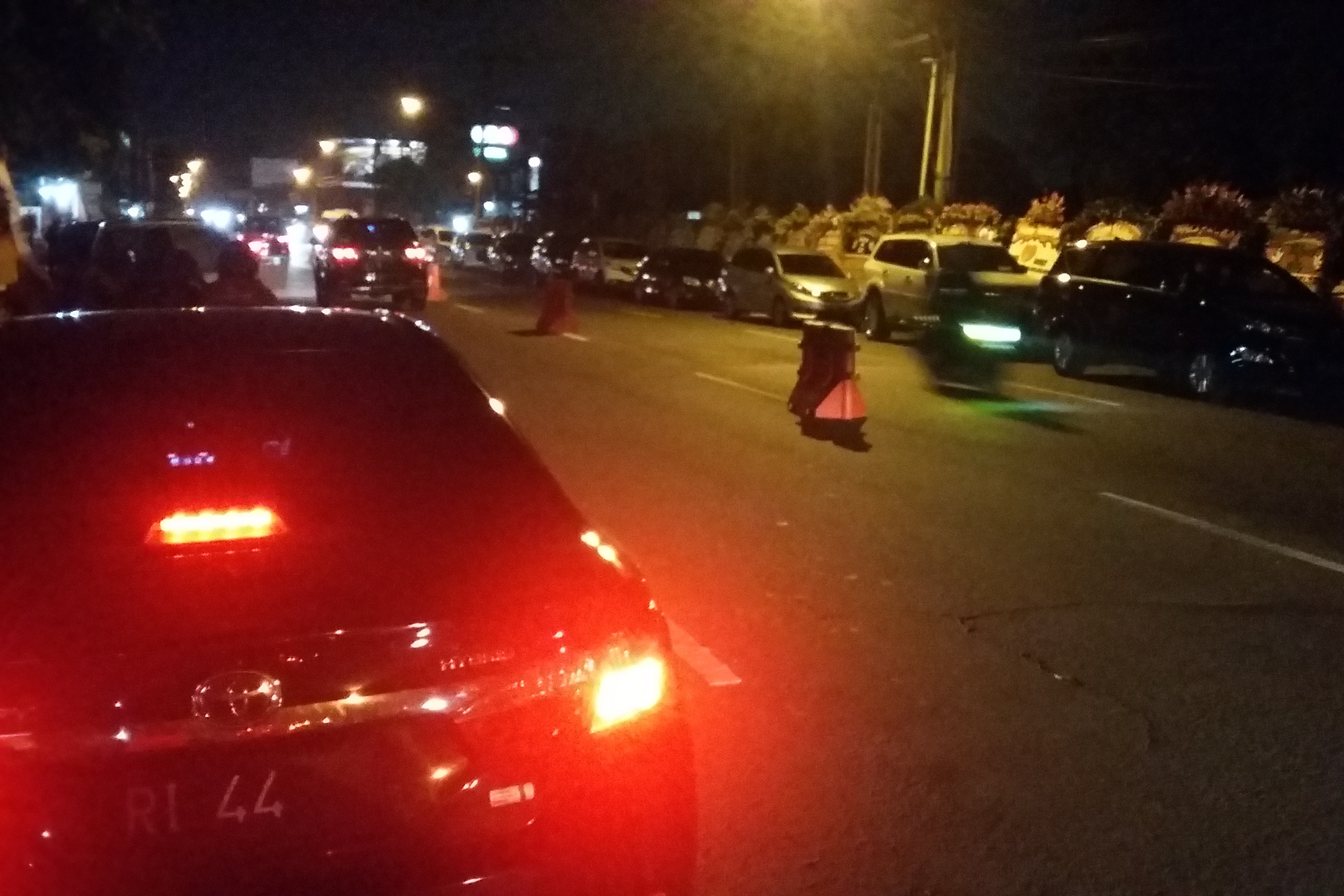 Jalan ke Lokasi Resepsi Kahiyang-Bobby Padat Merayap