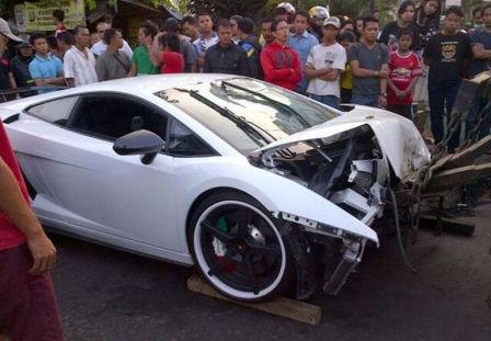 Pengemudi Lamborghini Tabrak Pemotor Jadi Tersangka