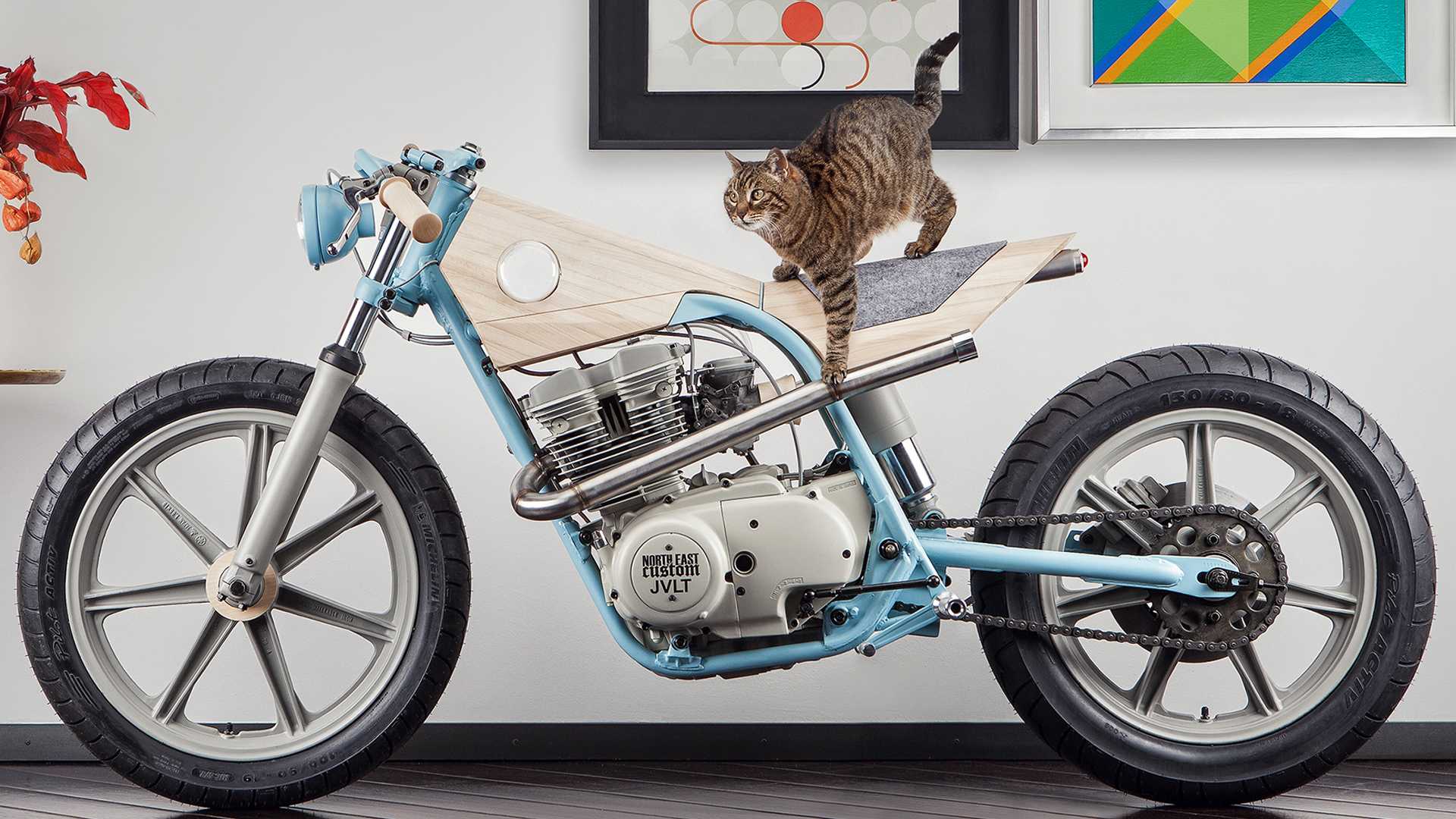 Yamaha XS500 Disulap jadi Furnitur Lampu Baca