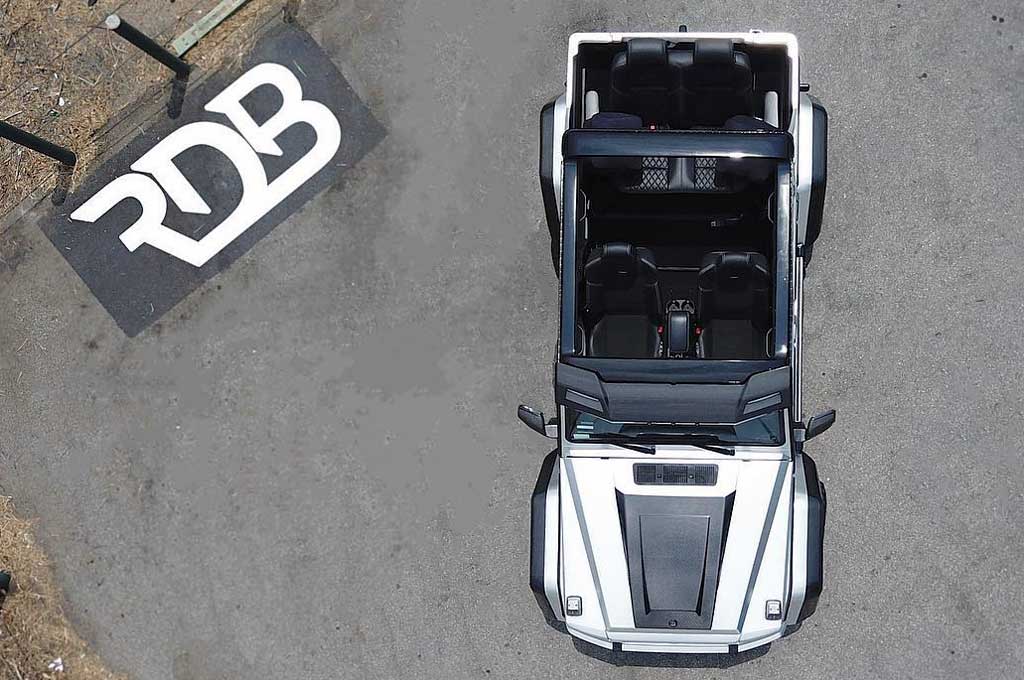 Mercedes Benz G500 4x4 Atap Maybach G650 Landaulet ala RDB LA
