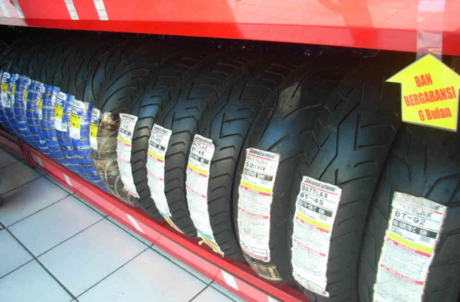 Trik Pasang Ban Lebar Sepeda Motor