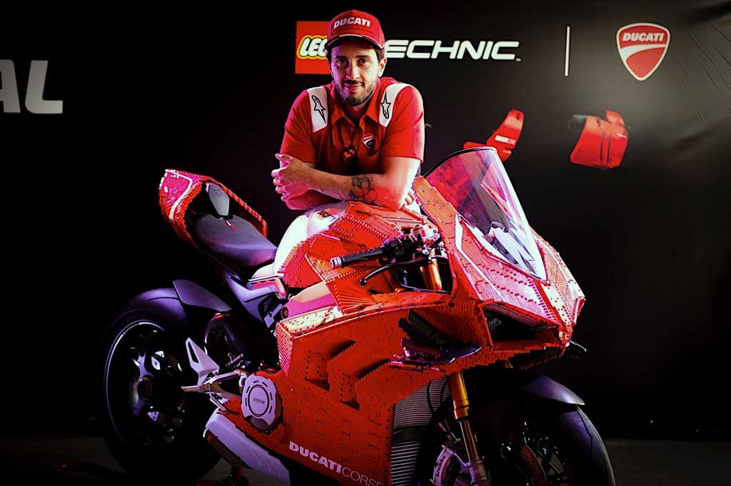 Lego Bangun Replika Ducati Panigale V4 R Skala 1:1