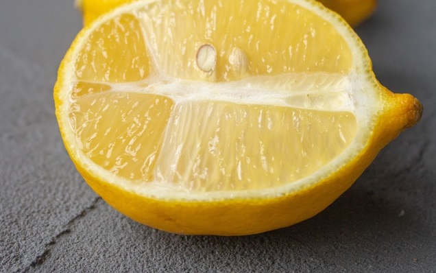Lemon mengusir kecoa