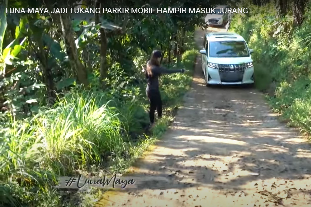 Luna Maya, Nyaris Bikin Mobil Rp1 Miliar Masuk Jurang