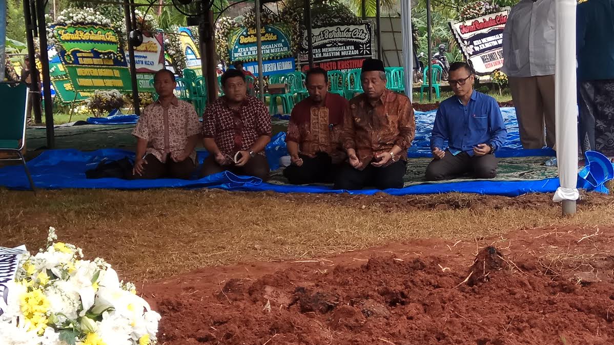 KH Hasyim Muzadi Sosok yang Memanusiakan Manusia