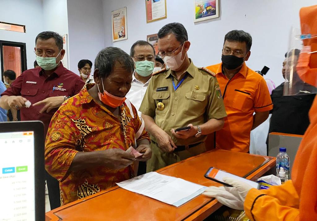 Kemensos Salurkan BST kepada KPM di Lampung Tengah Senilai Lebih dari Rp250 Juta