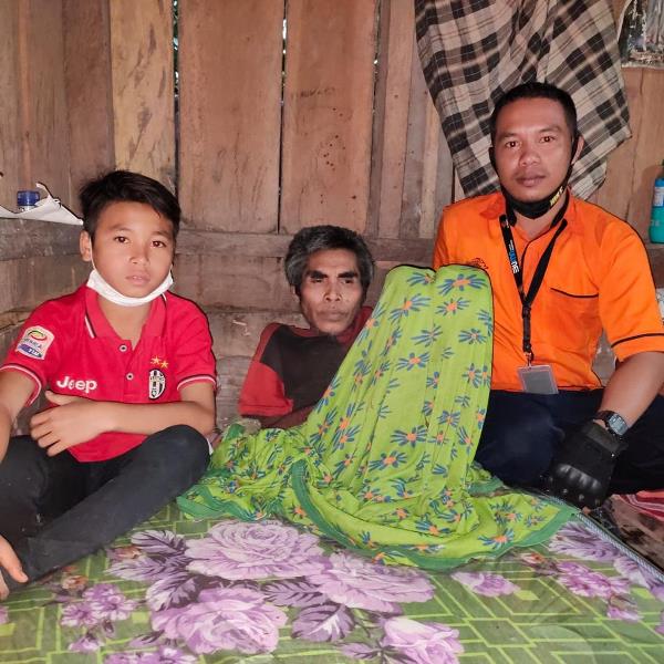 Bocah SD Asal Manggarai Terima Bantuan dari Pemerintah