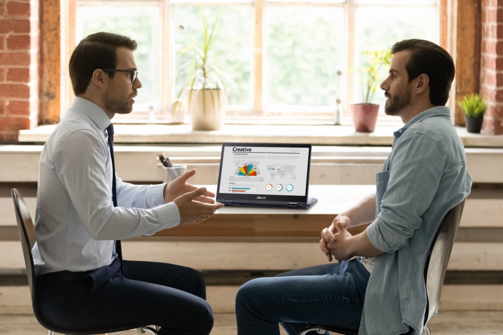 Laptop Convertible Touchscreen ASUS Expertbook B3 Flip Dukung Mobilitas Tinggi dan Produktivitas