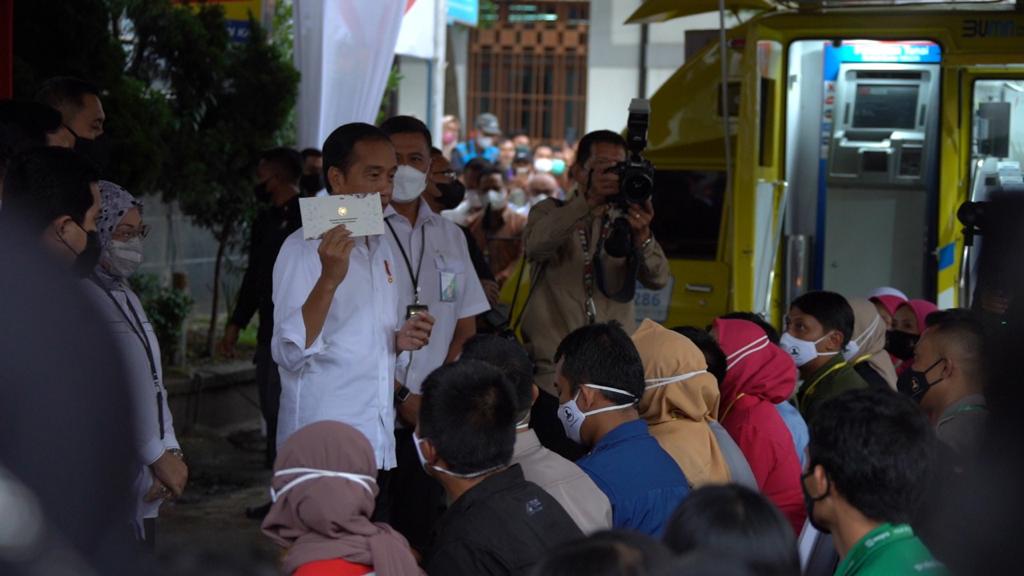 Pencairan BSU Serentak di Kantorpos Seluruh Indonesia Berjalan Lancar dan Efisien