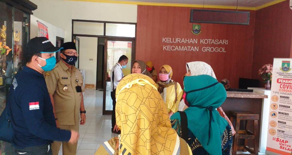 Ratusan Lansia Tedampak Banjir di Kota Cilegon Terima Bantuan Kemensos