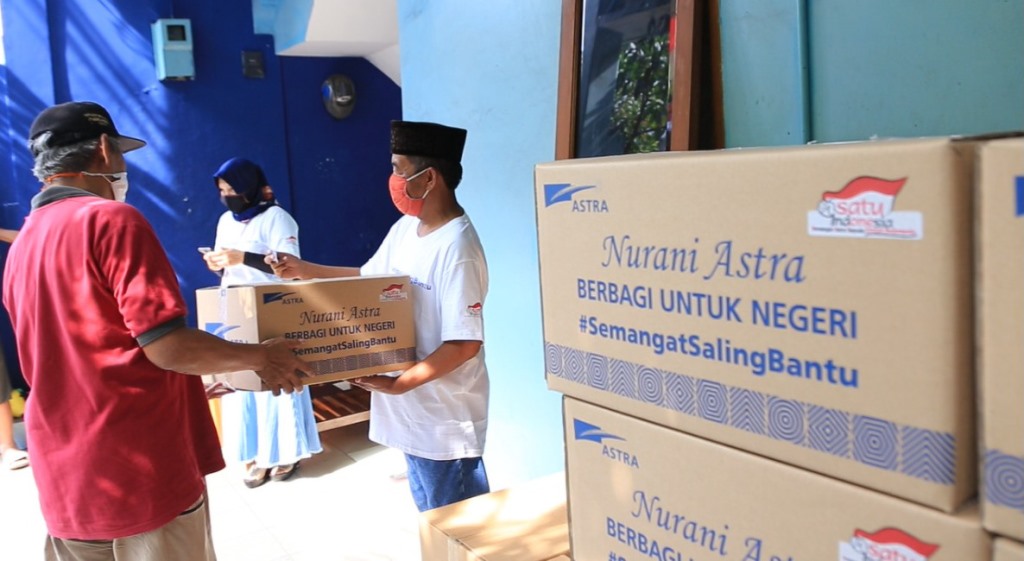 Cerita Hasim & Sukir saat Menerima Bantuan #SemangatSalingBantu dari Astra