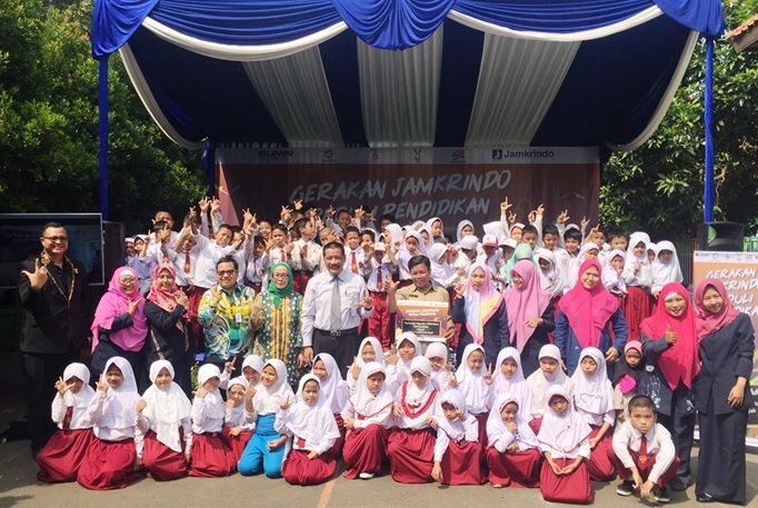 Jamkrindo Berikan 30 Ribu Paket Bantuan Pendidikan