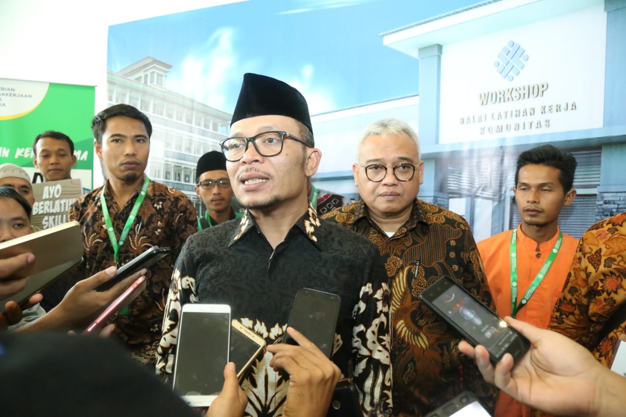 Menaker Resmikan 500 BLK Komunitas Pesantren