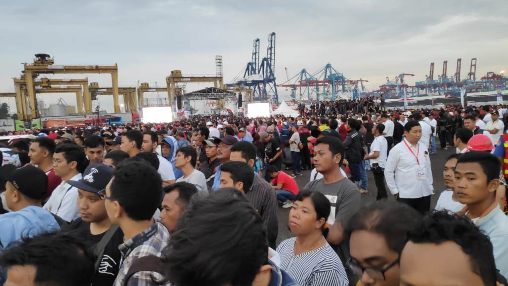 Jokowi: Pengemudi Truk dan Bus Profesi Mulia