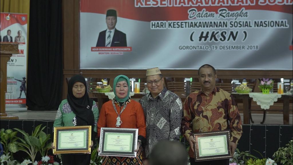 Mensos Beri Penghargaan Stakeholder Berprestasi