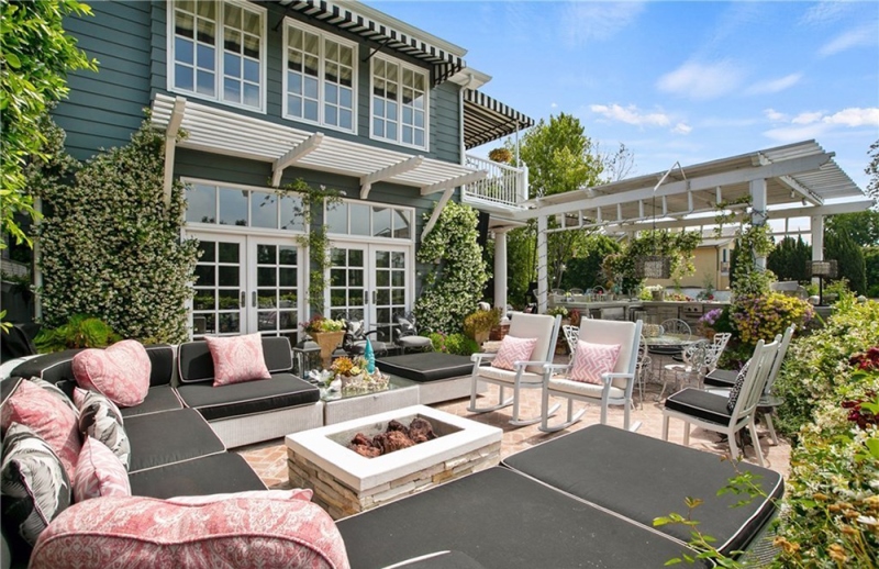 Rumah Berpemandangan Danau Milik Kirsten Dunst Dijual